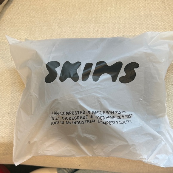 SKIMS Ultimate Push-Up Bra- Teardrop Plunge Bra- Onyx- NWT- 40C - Picture 1 of 9